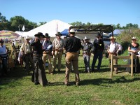 /album/fotogalerie-historicky-i-european-sass-cowboy-action-shooting-se-uskutecnil-v-italii/vysvetlovani-strelby-na-zacatku-stage-3-jpg/